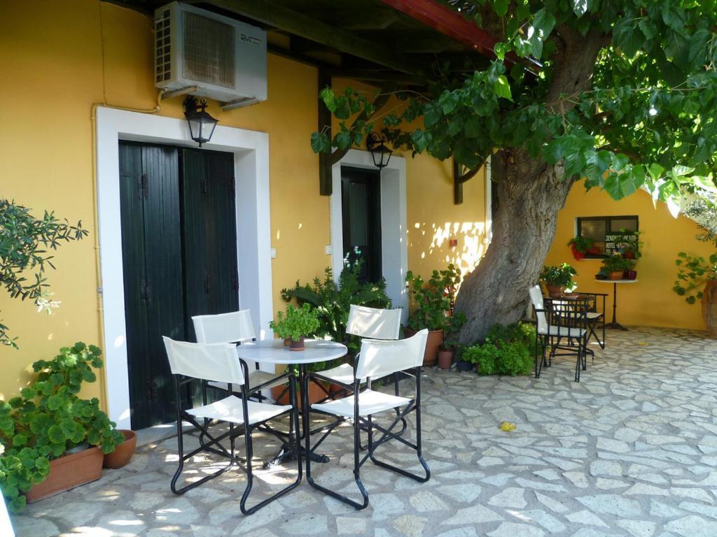 Meliti Guesthouse อากราตา ภายนอก รูปภาพ