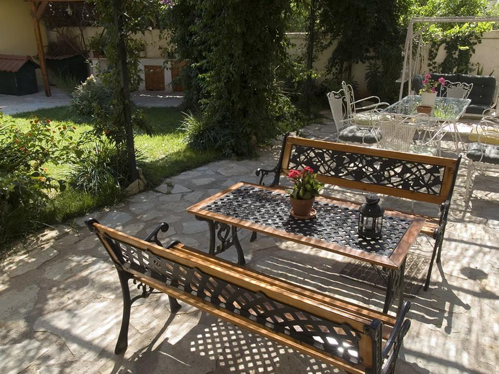 Meliti Guesthouse อากราตา ภายนอก รูปภาพ
