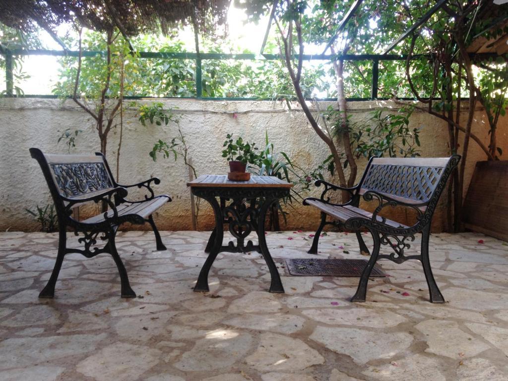 Meliti Guesthouse อากราตา ภายนอก รูปภาพ