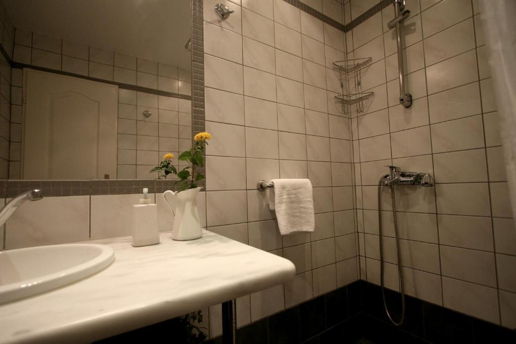 Meliti Guesthouse อากราตา ภายนอก รูปภาพ